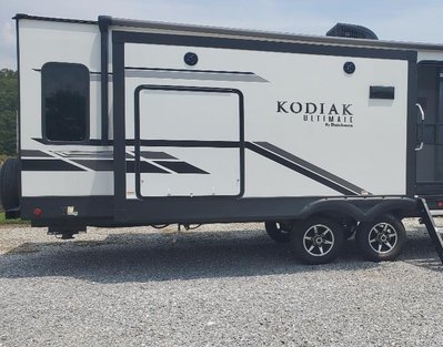 Teshua Farms RV Rentals - Kodiak Cobalt Camper